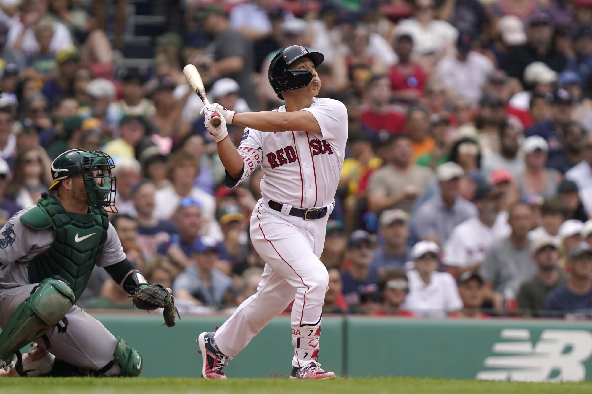 Duvall home run helps Red Sox rally past Dodgers, 8-5