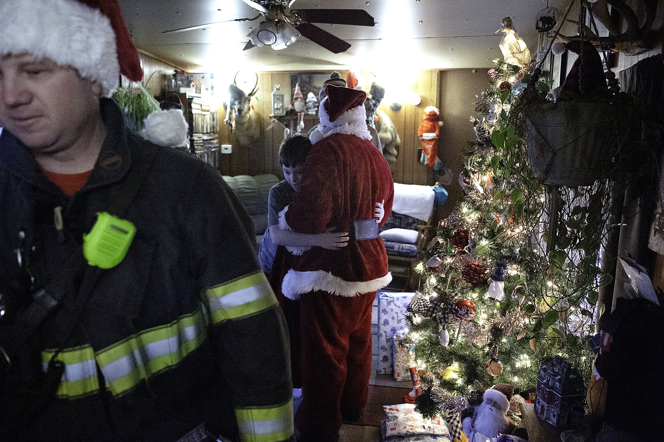 Photo Album: Auburn Firefighters Deliver Christmas Presents To Over 120 ...